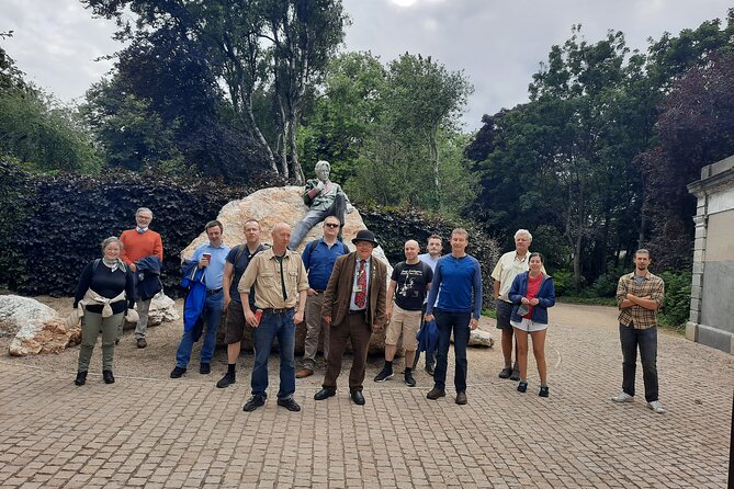 Walking tour in Merrion Square Park with a pint of Guinness Dublin Rogues Tour - Merrion Square West: a strong Dublin starting point for first-time orientation