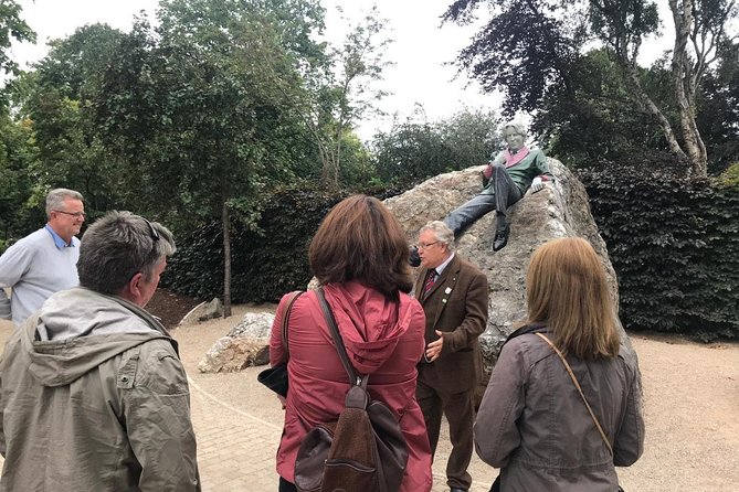 Walking tour in Merrion Square Park with a pint of Guinness Dublin Rogues Tour - A quick stop at the National Museum of Archaeology, if included on your route