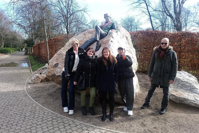 Walking tour in Merrion Square Park with a pint of Guinness Dublin Rogues Tour - Who this tour is best for