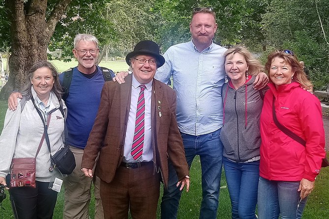 Walking tour in Merrion Square Park with a pint of Guinness Dublin Rogues Tour - The tour pace: easy walking, steady storytelling, room for questions
