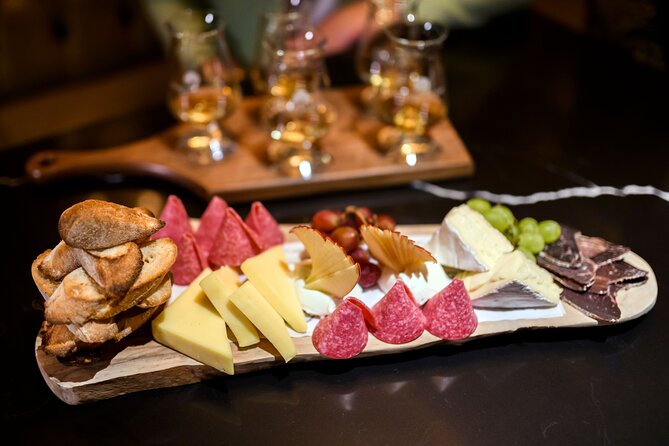 Whiskey & Wonders in Killarney - Jaunting car start from Brownes Bar at The Great Southern Hotel