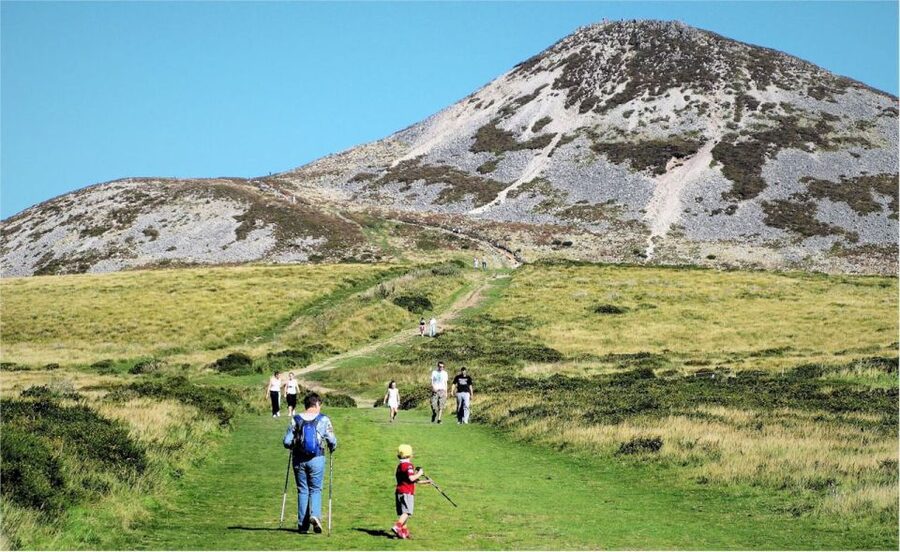 Wicklow: Private Day Tour from Dublin - Powerscourt Estate and Gardens in Enniskerry: plan for slow time and good views